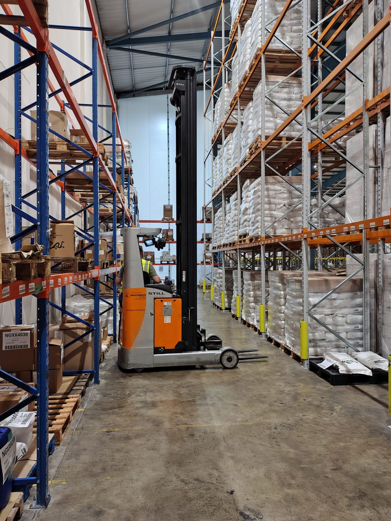 Reach truck operator training in a warehouse